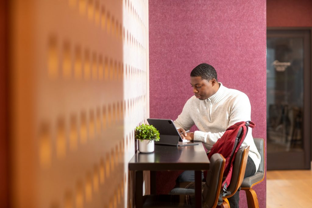 SEU students studying at a desk