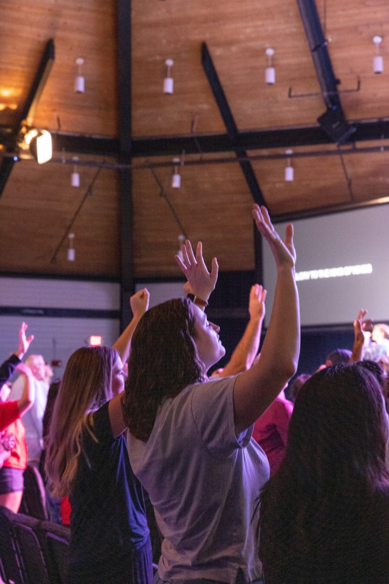 SEU students worshiping at chapel