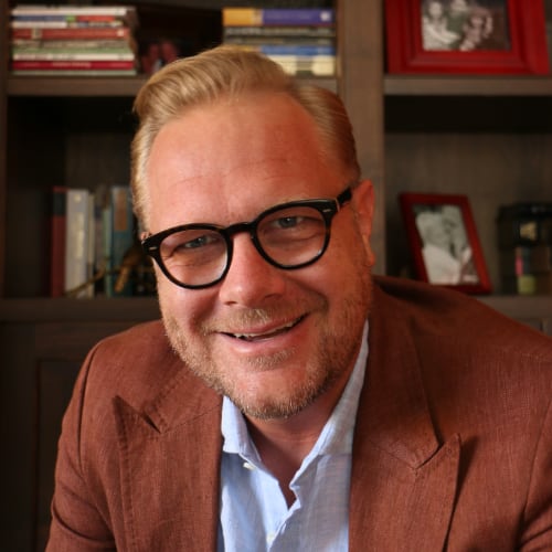 Headshot of a man wearing glasses.